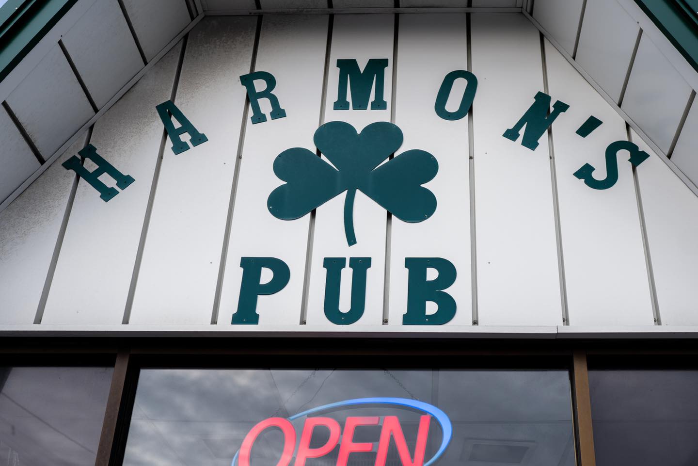 Harmon's Pub exterior sign